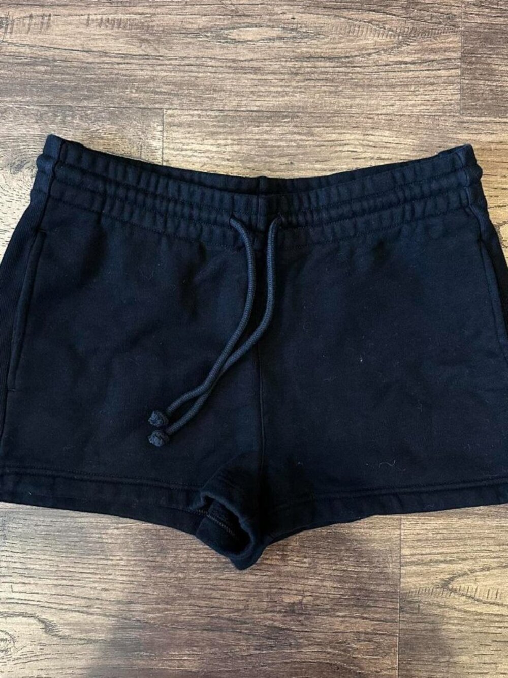 ARITZIA TNA BLACK COZY FLEECE SHORTS SIZE M